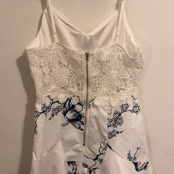 White lace romper - Picture 4 of 4